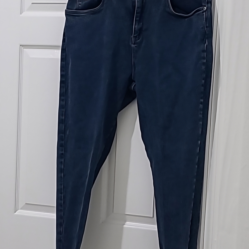 Gloria Vanderbilt VINTAGE Dark Blue Jeans with Gold Stitching, Like NEW! - Picture 5 of 10